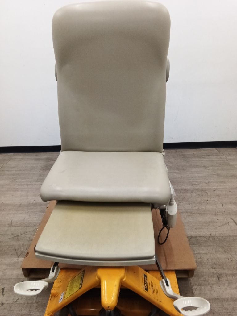 Ritter Midmark 223 Barrier Free Exam Table | Auction 19080