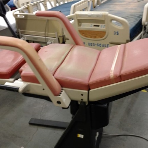 Electric Exam Chair w/ Foot Pedal