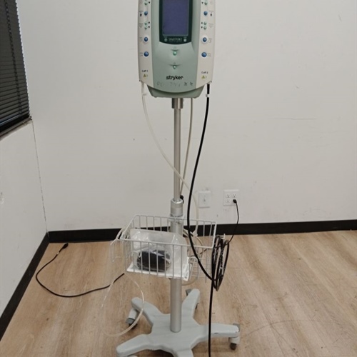 Stryker Smart Pump With Stand