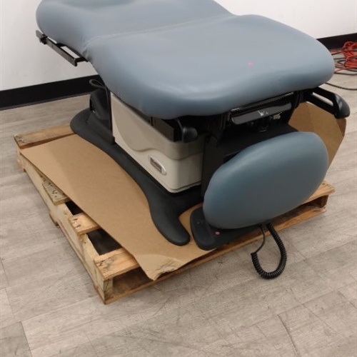 Midmark 630 Exam Table w/ Footswitch