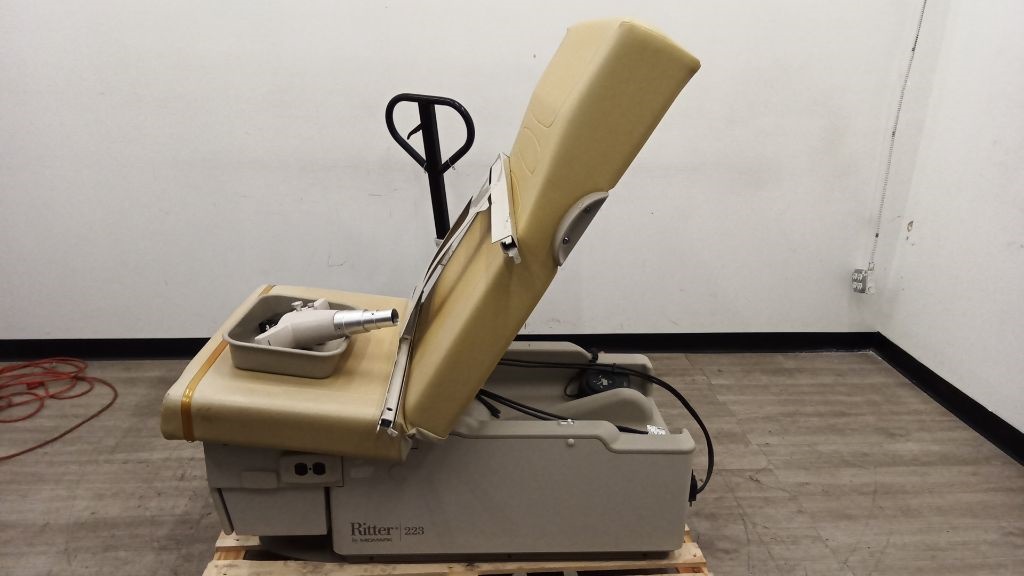 Ritter Midmark 223 Exam Table | Auction 19665