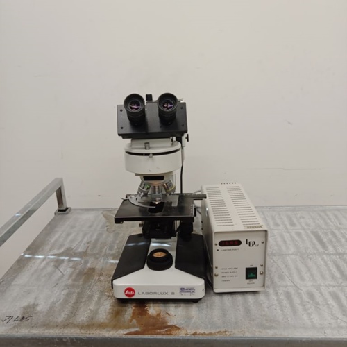 LABORLUX S 512909 Microscope