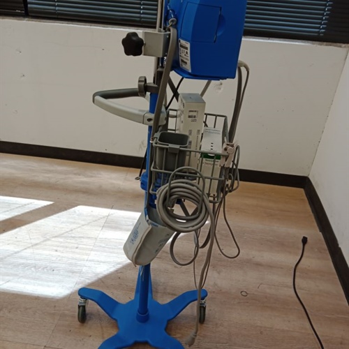 GE V100 Vital Signs Monitor with Stand