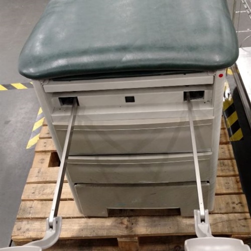 Brewer 5000 Exam Table 