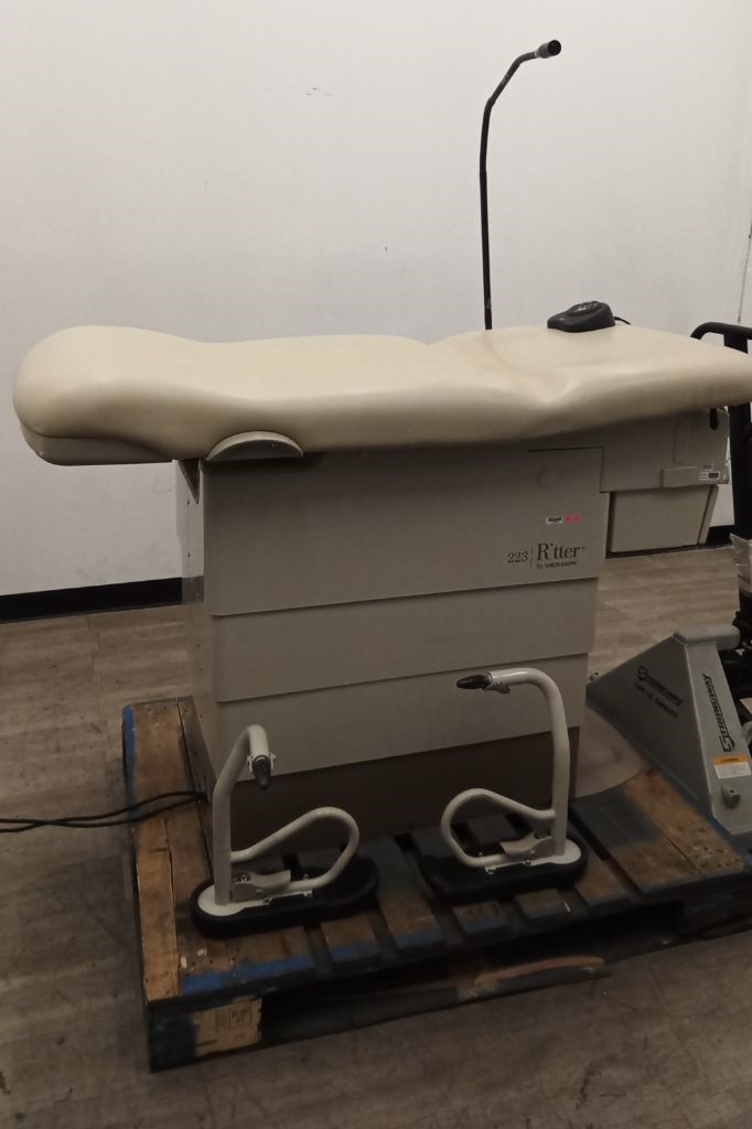 Ritter Midmark 223 Exam Table | Auction 19671