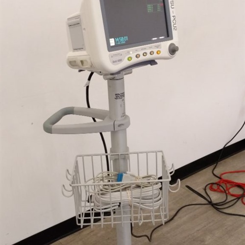GE Dash 4000 Patient Monitor w/ Stand 