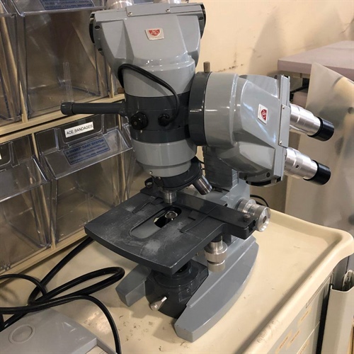 Dual Head Teaching Microscope with light source 3 objectives