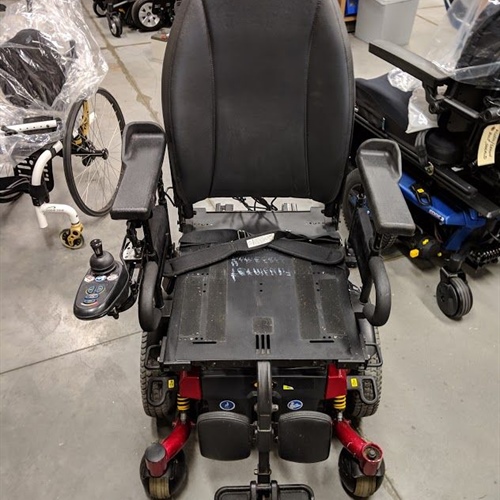 Quantum 6000z Wheelchair