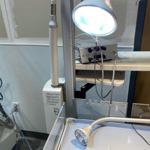 GE Healthcare 6613-6011-900 Infant Warmer System with 2 Giraffe Lights and Scale.