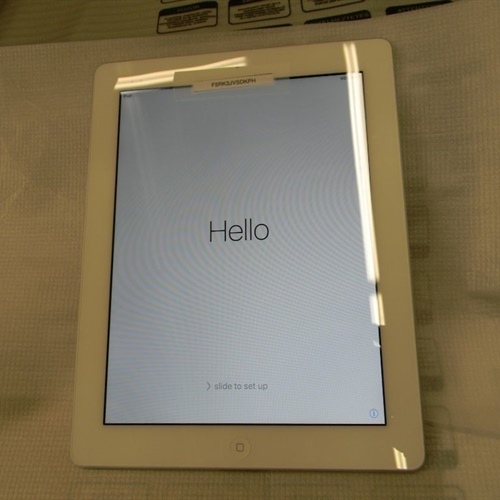 Apple IPad 2 16GB WiFi only, White, IOS 9.3.5 (2011) No cables (Discontinued 2014)