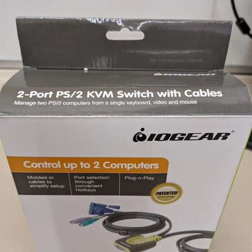 IOGEAR MiniView™ Micro PS/2 KVM Switch with cables