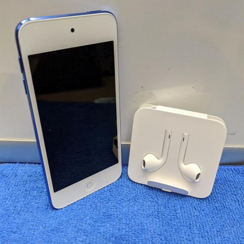  Apple iPod Touch 6th Generation 32GB- Blue W/ Headphones (Charger not Included)